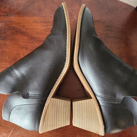 Universal Thread US Women's Size 8.5 Black Ankle Booties Side Split Block Heel - Picture 7 of 11